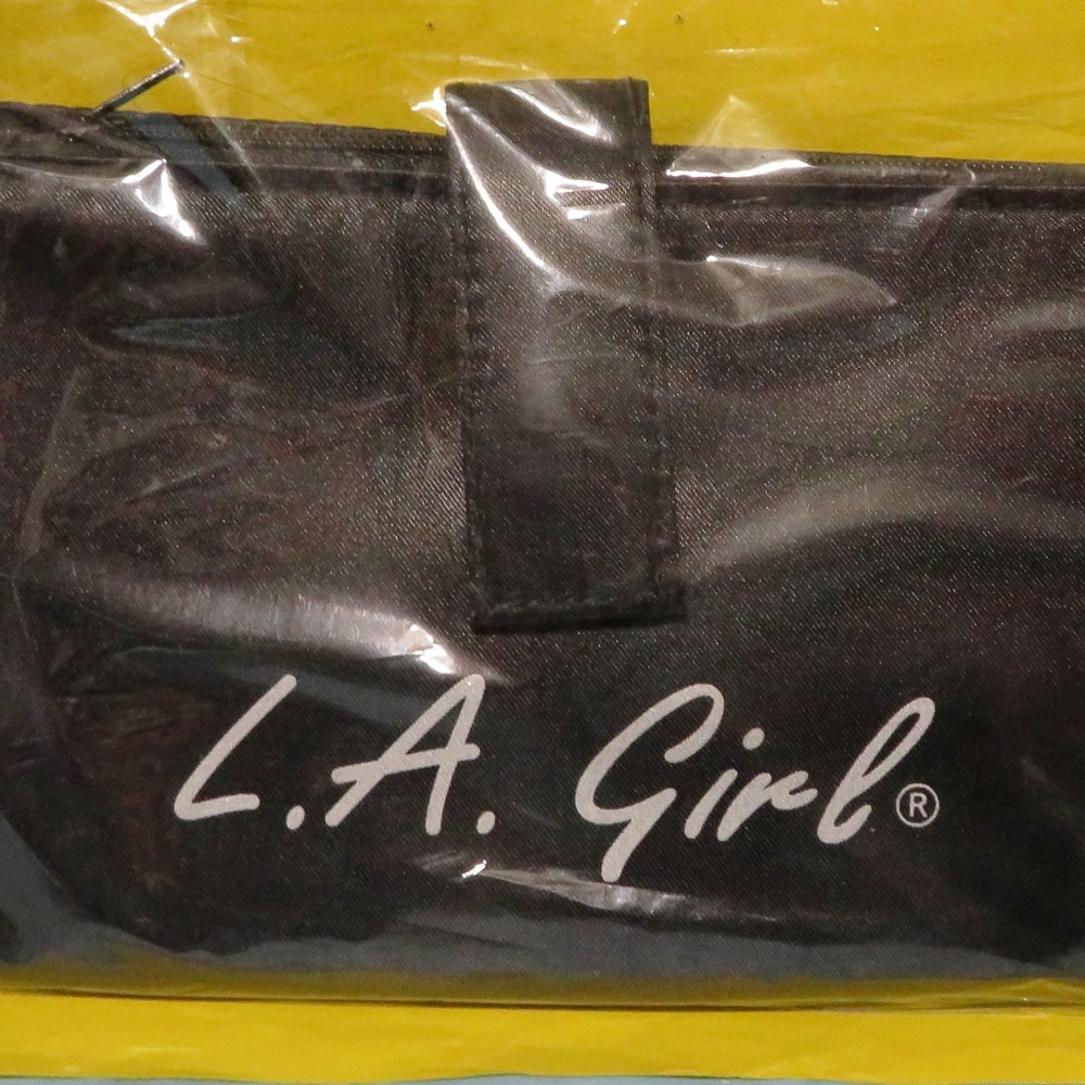 NEW L.A. GIRL 5 PIECE ESSENTIOIL  BRUSH SET